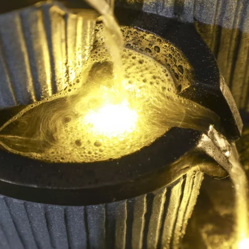 Outsunny Kertikút Napelemes Kaskád Kút LED Világítással 4 Szintes Díszkút Virágládával